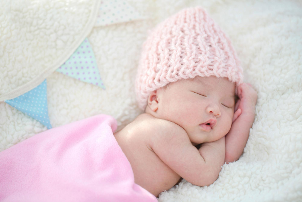 Amankah Jika Bayi Sering Tidur Miring?