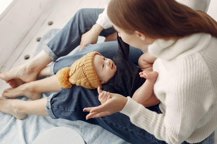 Tips Bepergian Naik Pesawat Saat Membawa Bayi