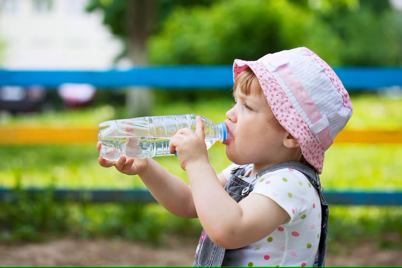 Manfaat Minum Air Putih bagi Anak-Anak