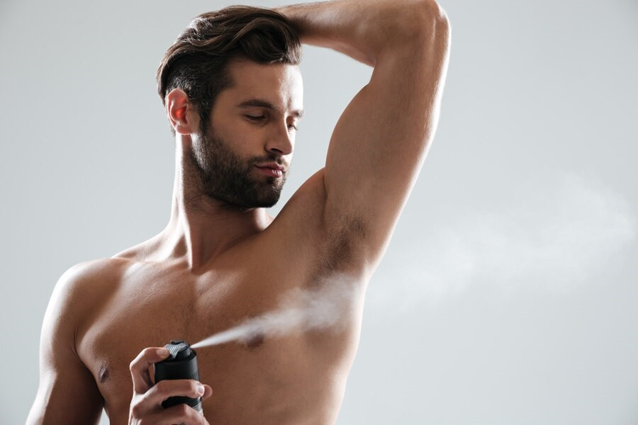 Mengenal Antiperspiran, Manfaat dan Risiko Kesehatannya