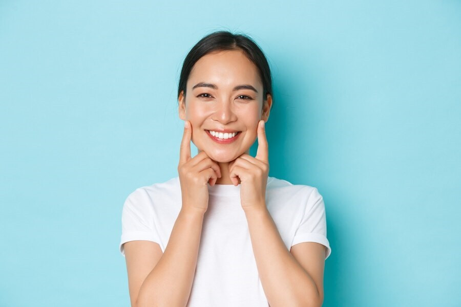 Penyebab Munculnya Garis Senyum (Nasolabial Folds)