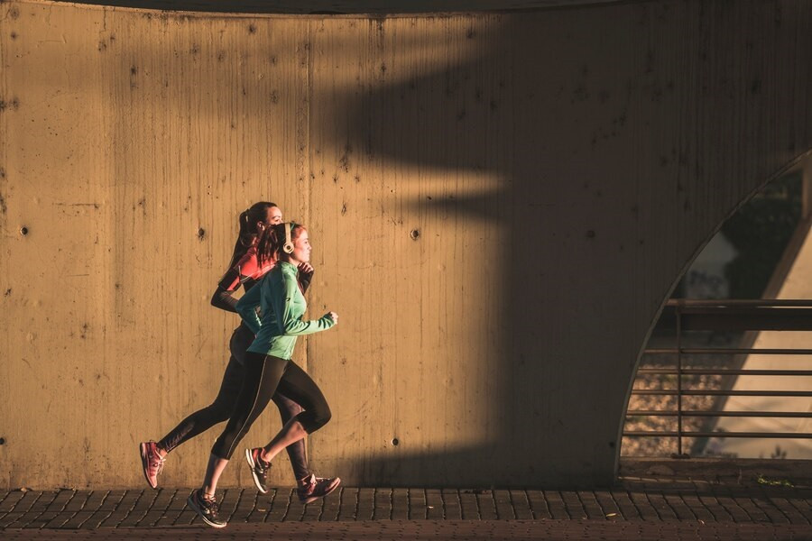 Lebih Baik Mana, Jogging Sebelum atau Sesudah Berbuka?