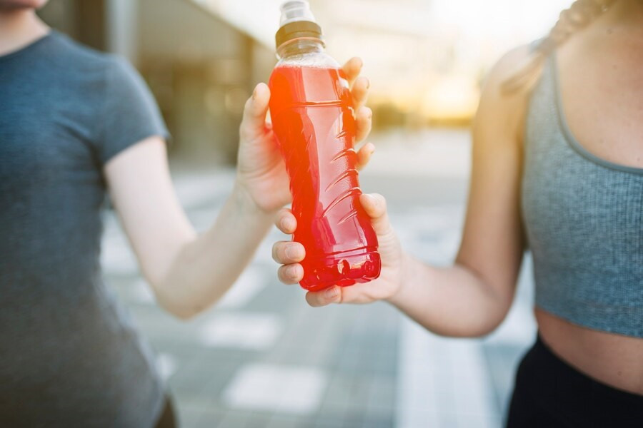 Perlukah Mengonsumsi Minuman Isotonik saat Berolahraga?