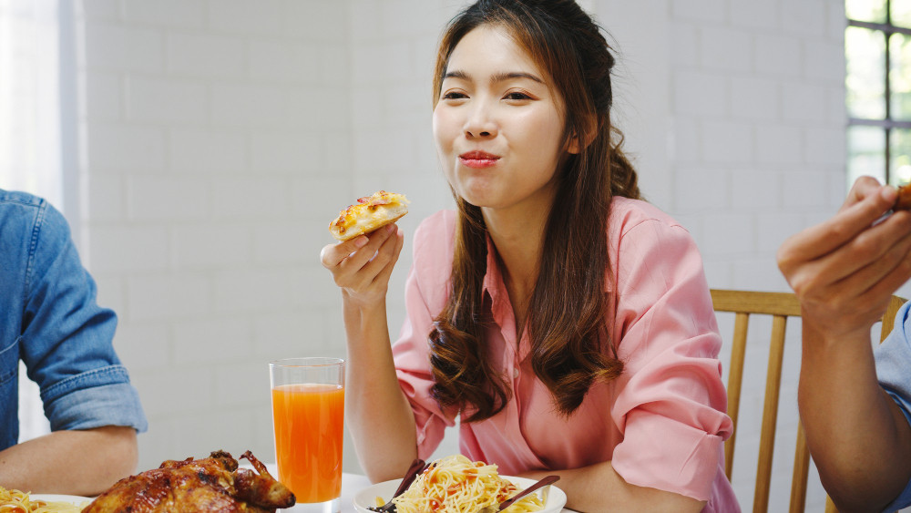 Tiba-Tiba Ngidam Junk Food? Ini Cara Mengatasinya