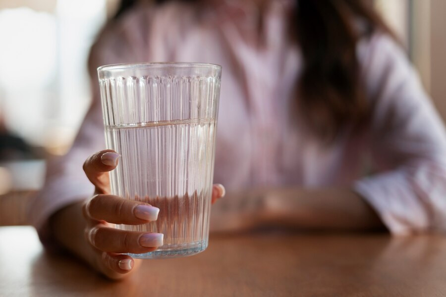 Manfaat Rutin Minum Air Hangat di Pagi Hari