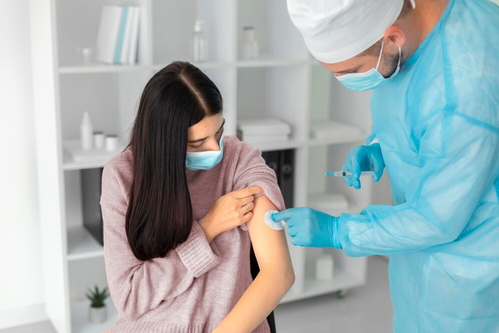 5 Jenis Vaksin yang Perlu Dilengkapi Sebelum Menikah