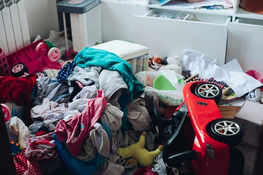 Penyebab Orang Suka Menimbun Barang yang Tidak Dibutuhkan (Hoarding Disorder)