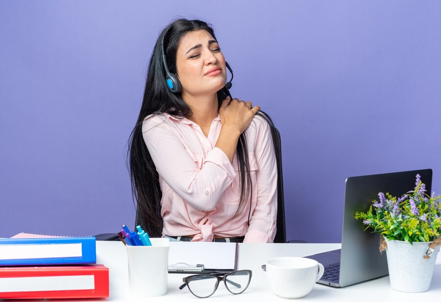 Apa itu Tech Neck yang Sering Dialami Pengguna Gadget