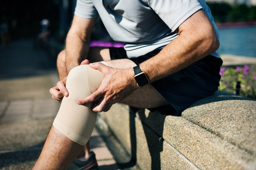 Manfaat Penggunaan Knee Sleeves Pada Cedera Lutut