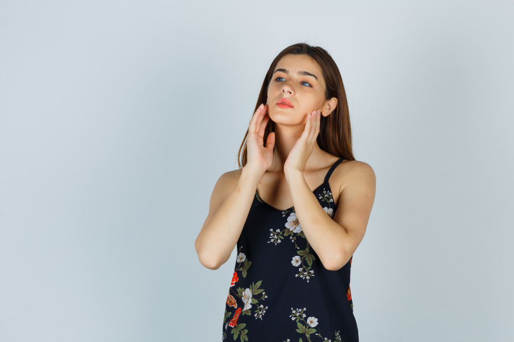 Meniruskan Pipi dengan Buccal Fat Removal, Amankah untuk Kesehatan?