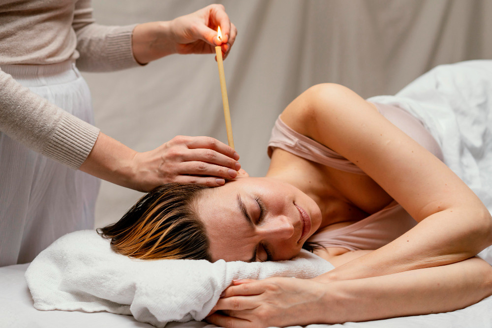 Benarkah Terapi Ear Candle Efektif Membersihkan Telinga?