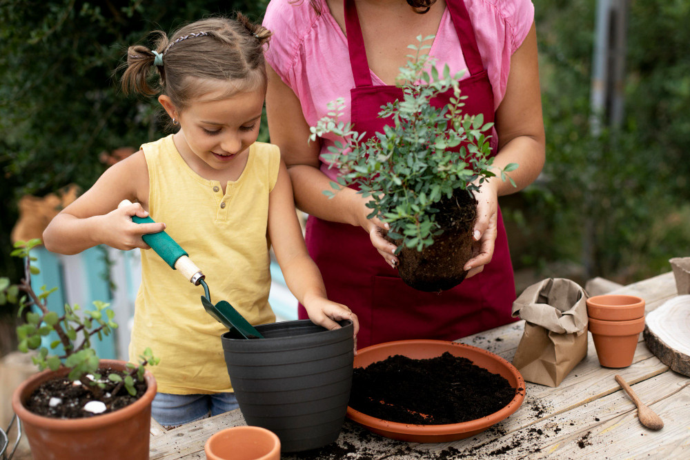 Manfaat dan Tips Mengajak Anak Berkebun