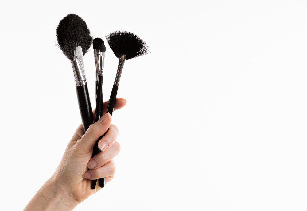 Cara Praktis Membersihkan Kuas Make Up agar Terhindar dari Kuman