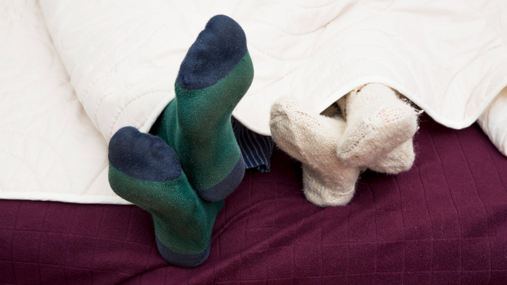 Manfaat Tidur Menggunakan Kaus Kaki, Benarkah Menjadi Lebih Nyenyak?