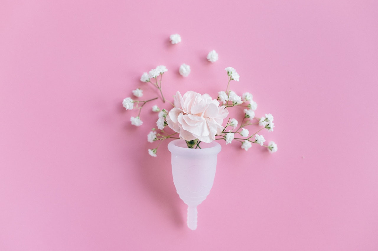 5 Kelebihan Menggunakan Menstrual Cup Dibanding Pembalut Biasa