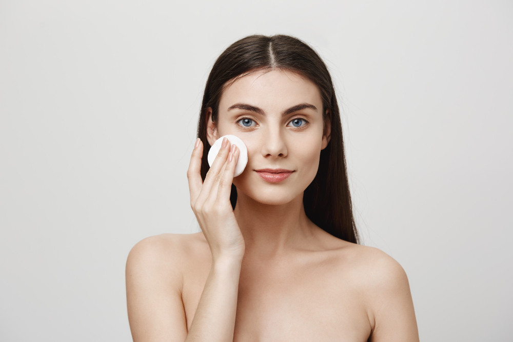 Sering Terlewatkan, Ini Bahaya Tidak Menghapus Make Up Sebelum Tidur