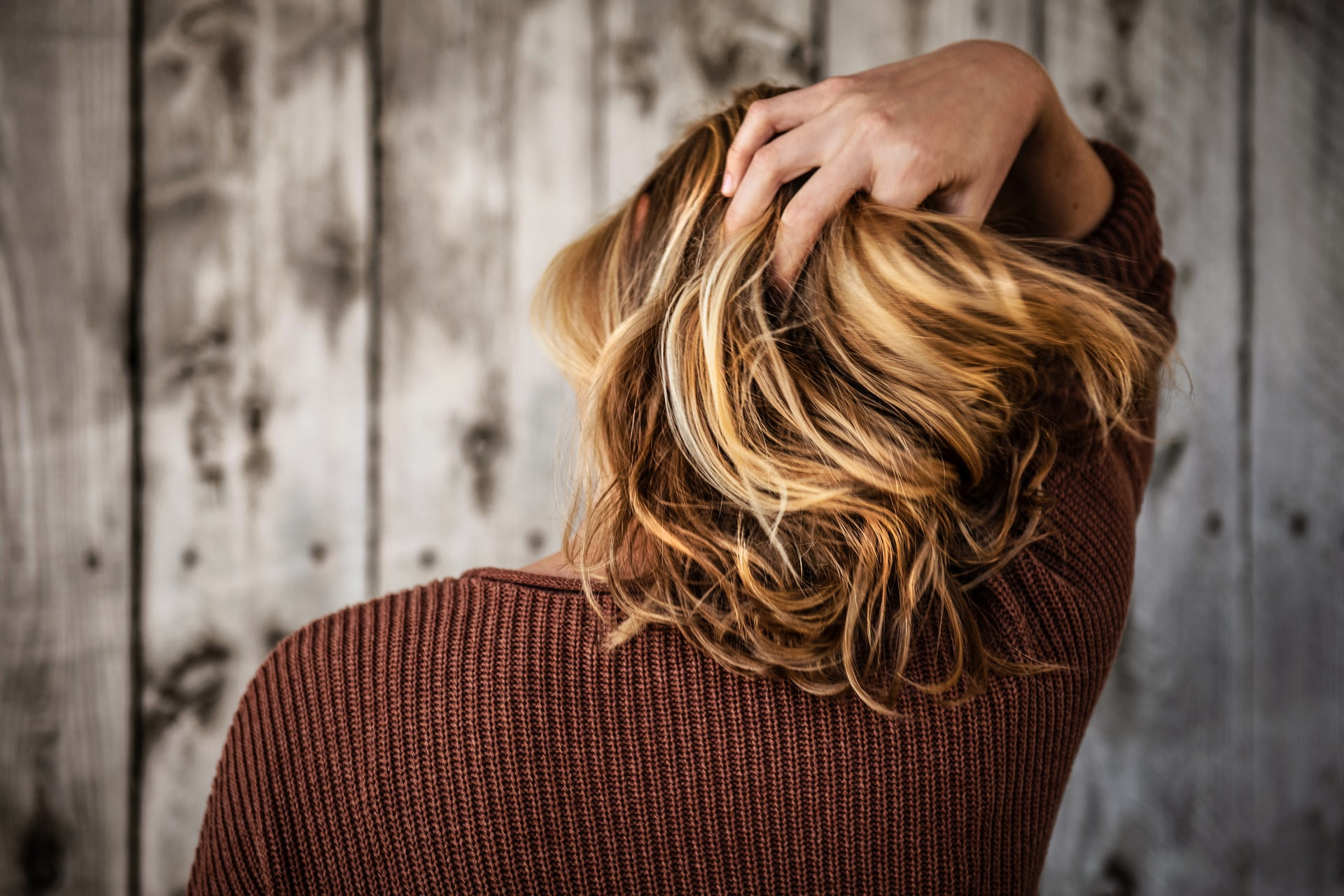 Rambut Rontok Parah: Apa Penyebabnya dan Bagaimana Cara Mengatasinya?