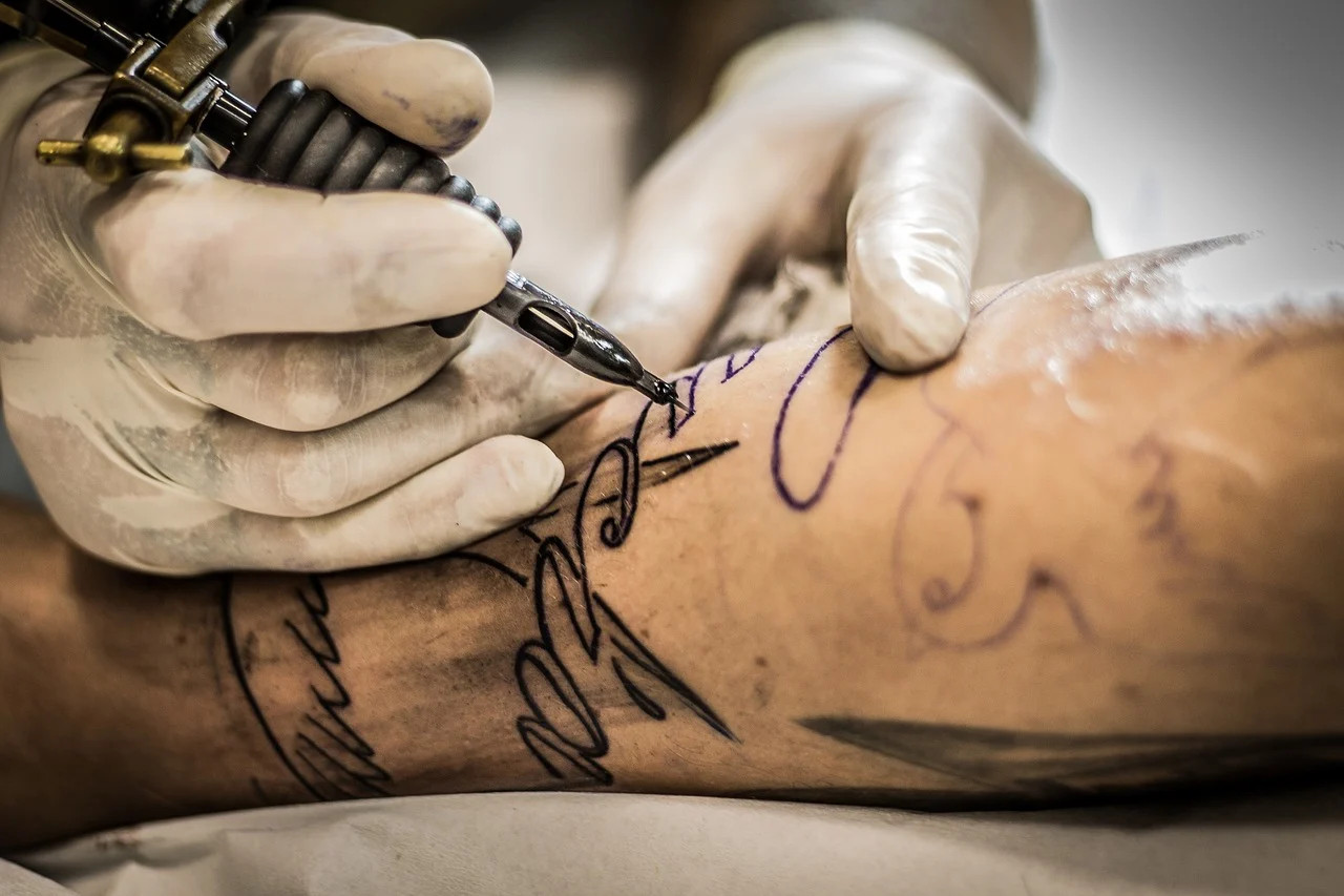 Begini Cara Hapus Tato yang Efektif
